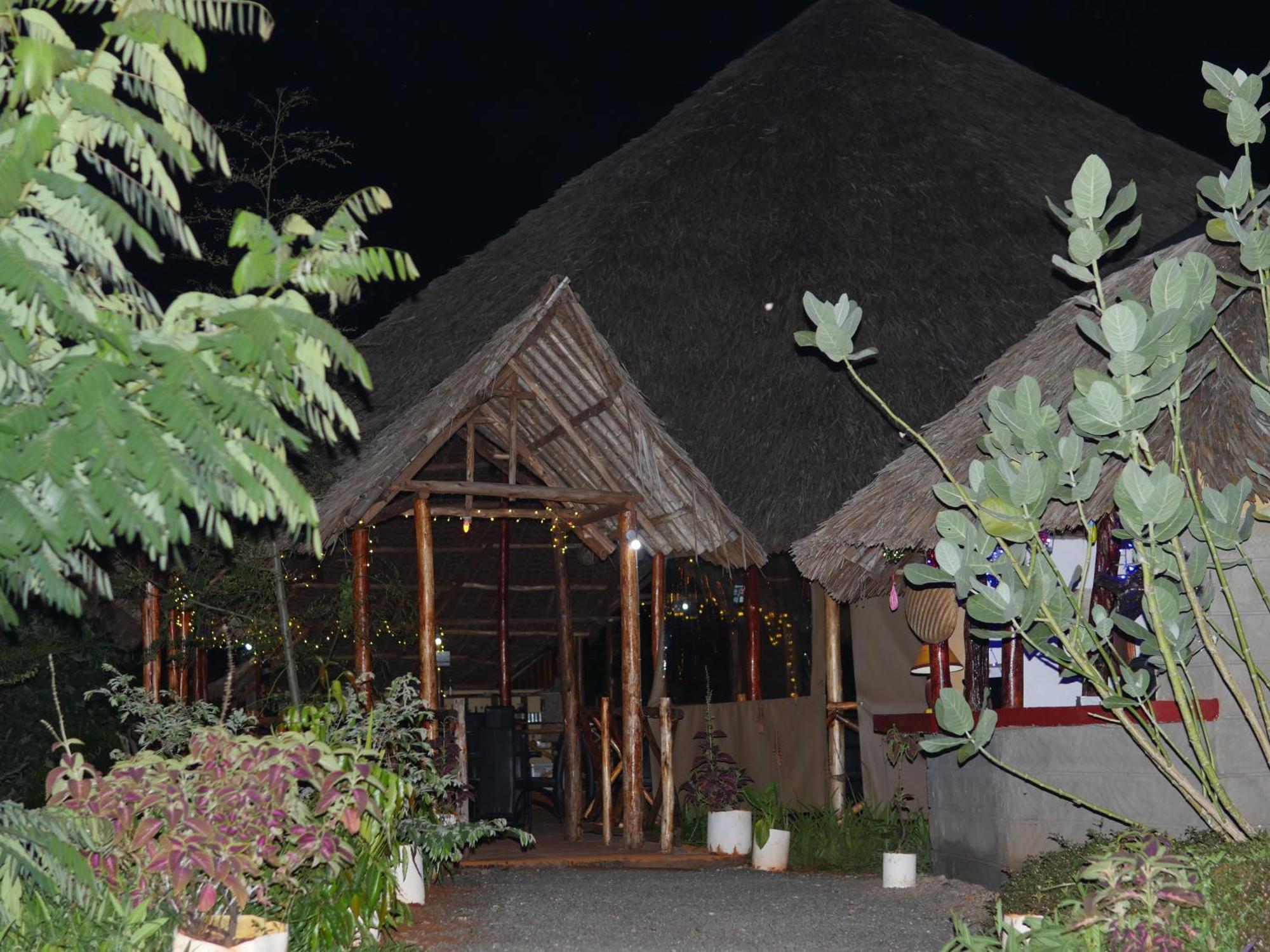 Tausa Tsavo Eco Lodge Voi Eksteriør bilde