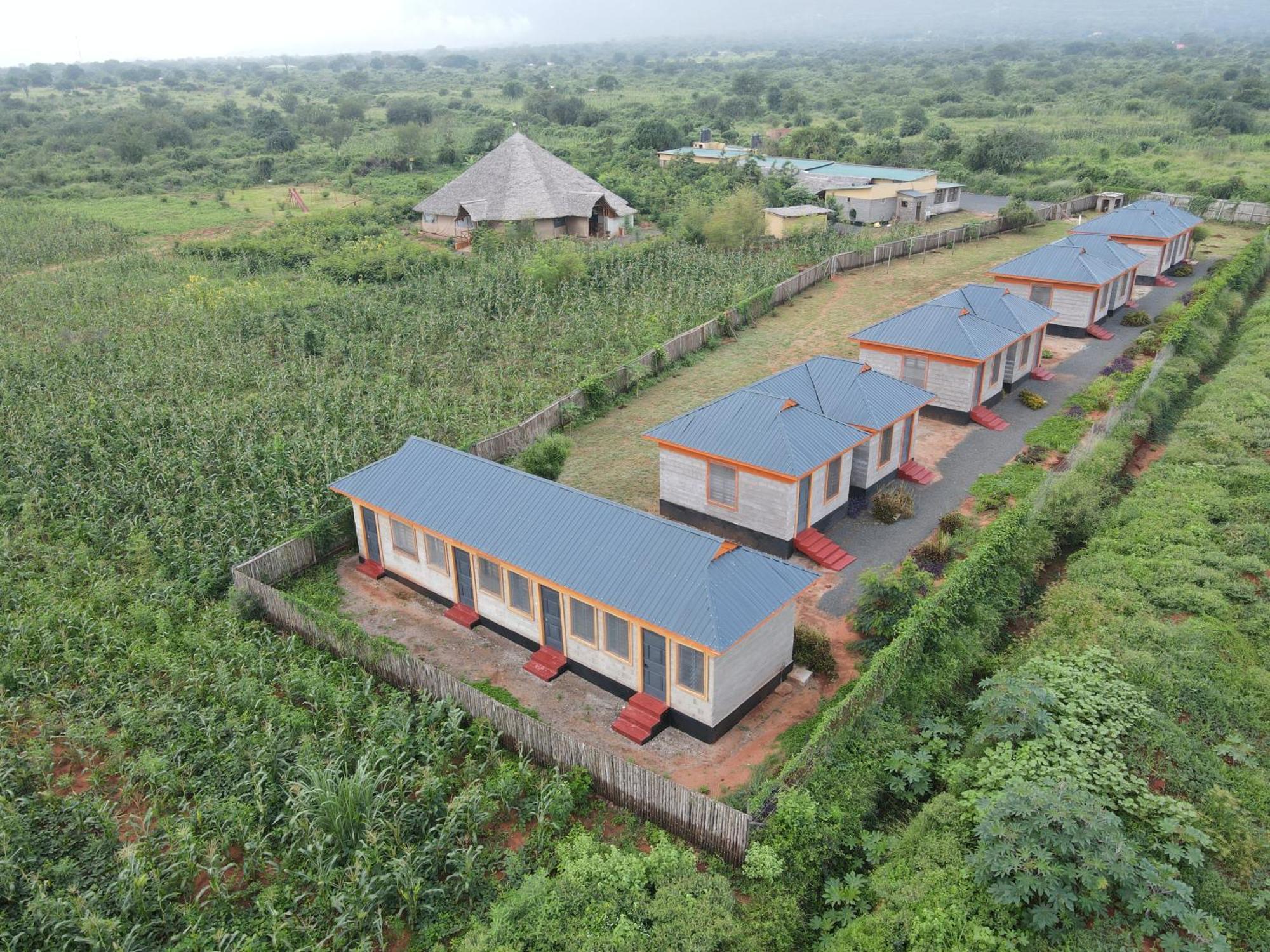 Tausa Tsavo Eco Lodge Voi Eksteriør bilde