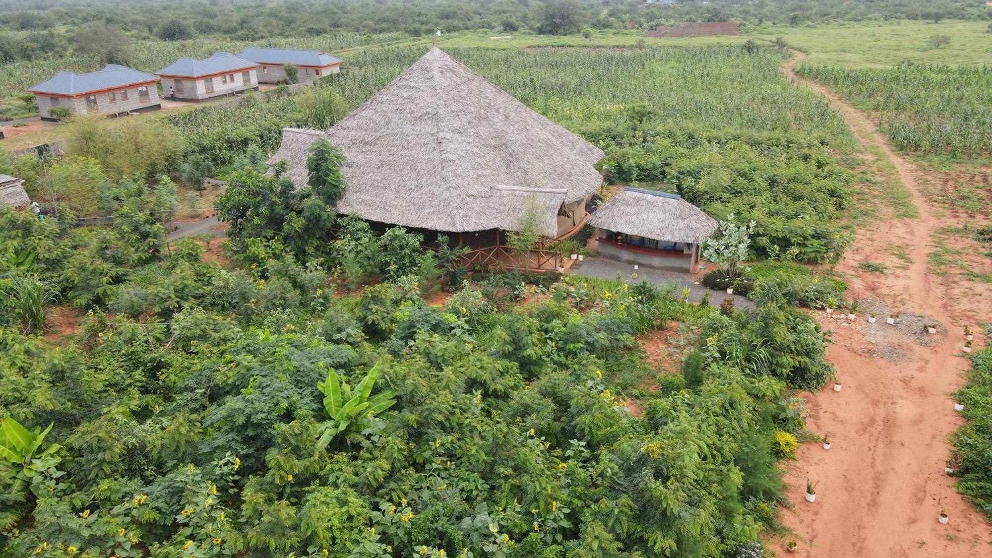 Tausa Tsavo Eco Lodge Voi Eksteriør bilde