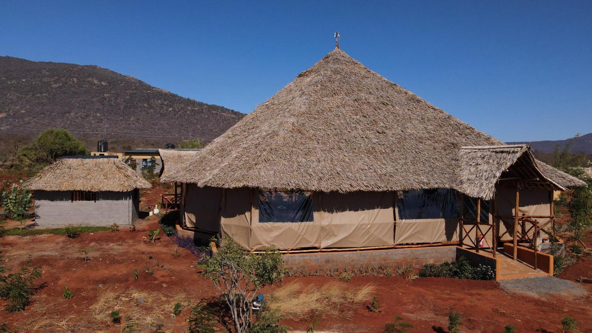 Tausa Tsavo Eco Lodge Voi Eksteriør bilde