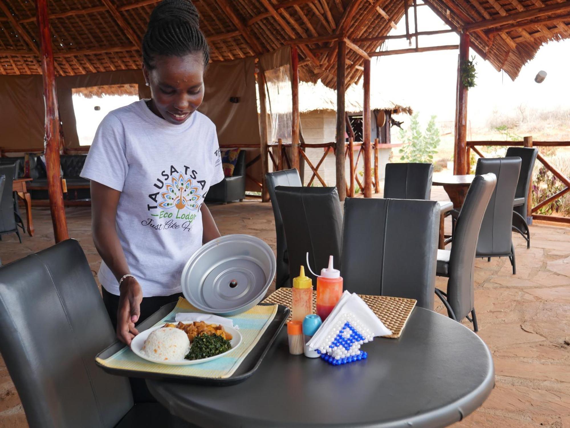Tausa Tsavo Eco Lodge Voi Eksteriør bilde
