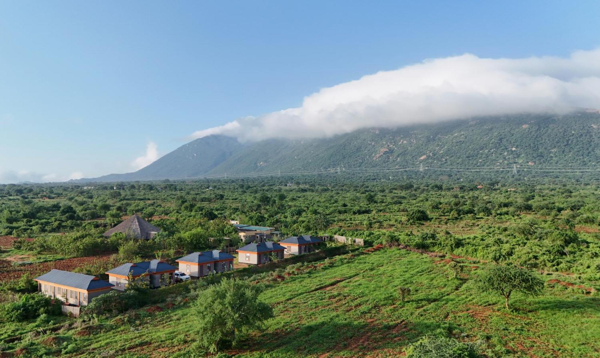 Tausa Tsavo Eco Lodge Voi Eksteriør bilde